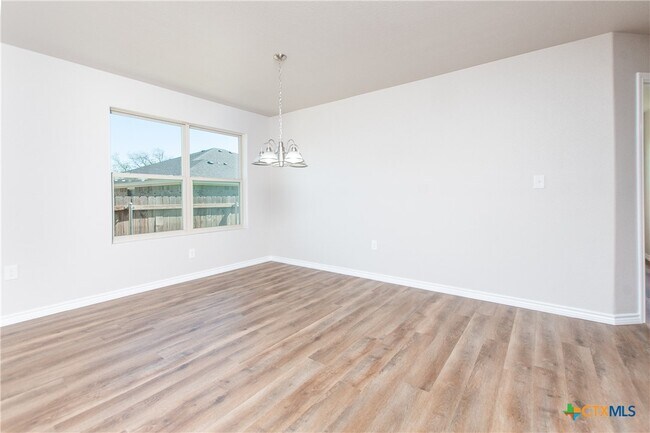 Photo - 2542 Leroy Ln