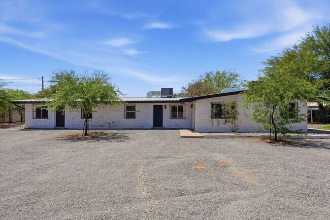 Photo - 2535 N Dodge Blvd