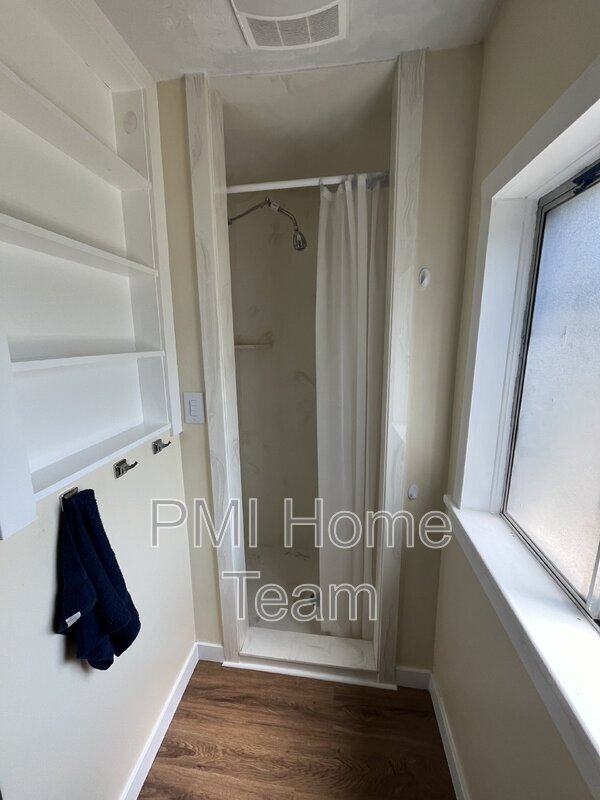 Photo - 1105 Harrop St