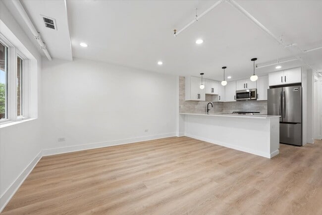 Building Photo - 2601 N California Ave Unit 8