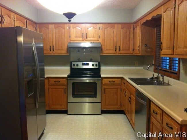 Photo - 2 Bed / 2 bath, Quiet, Westside Duplex for $1500.00 month. $1500 deposit required.