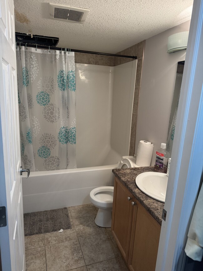 Photo - 6921-199 199 St NW