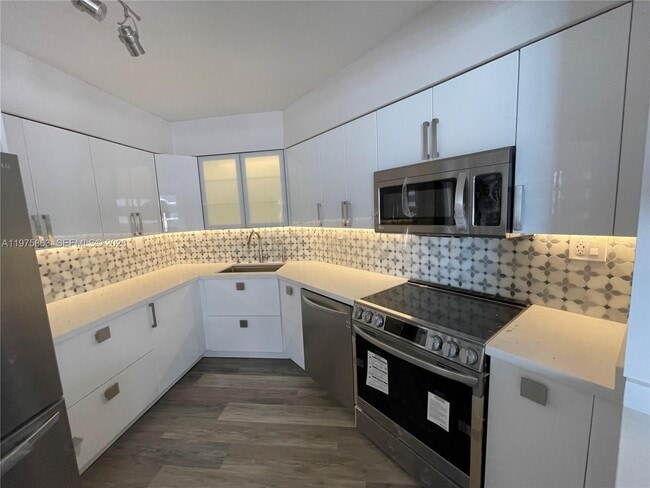 Photo - 5161 Collins Ave Unit 1012