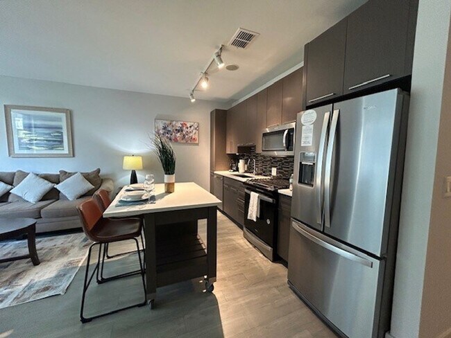 Photo - 95 8th St NW Unidad SI ID1604700P