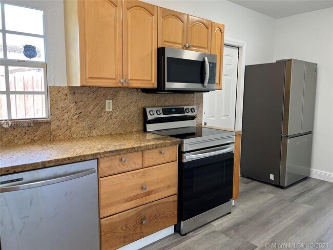 Photo - 2048 NE 183rd St