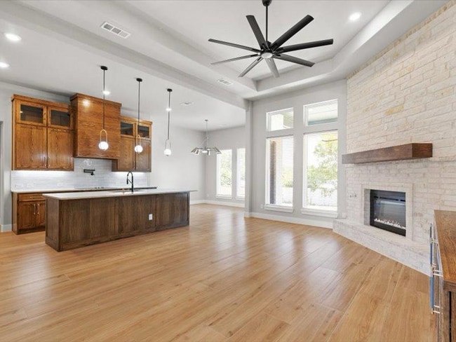 Photo - 8101 Oak Hollow Dr