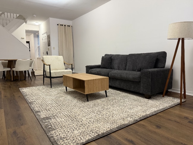 Photo - 110 W Hamburg St