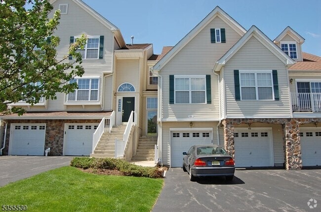 Building Photo - 906 Wendover Ct Rental