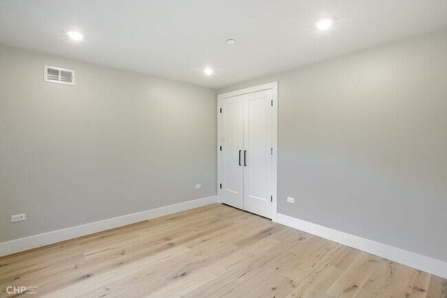 Photo - 729 N Sangamon St