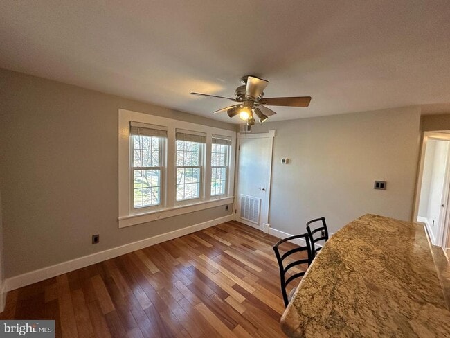 Building Photo - 1800 Dewitt Ave Unit F