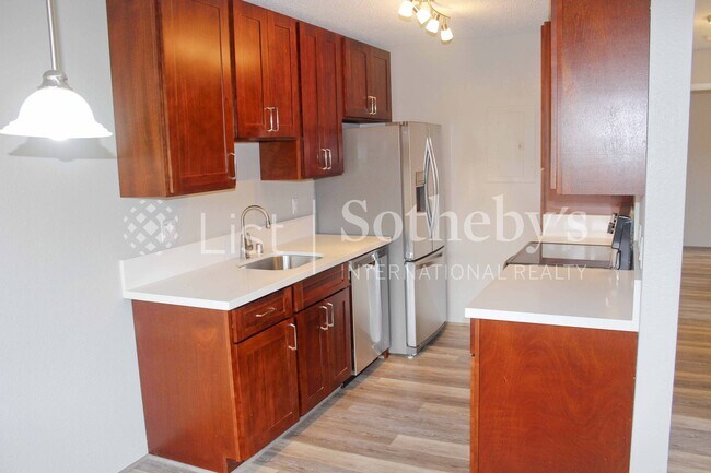 46-1032-1032 Emepela Wy