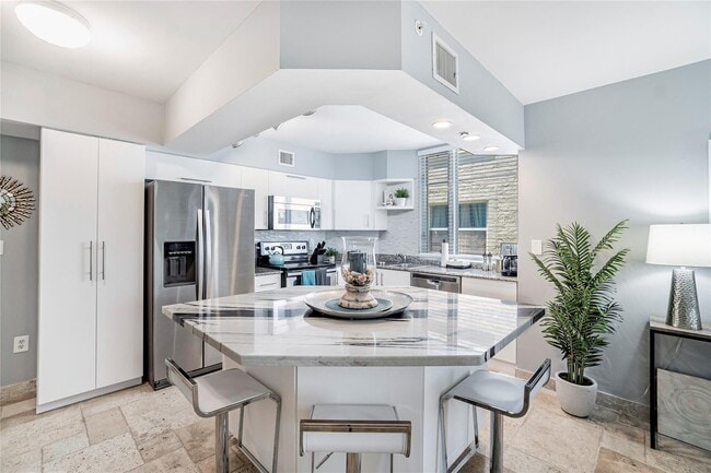 Photo - 1532 Drexel Ave Unit 201