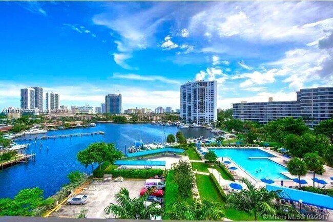 Photo - 2500 Parkview Dr Unidad 1721 Rental