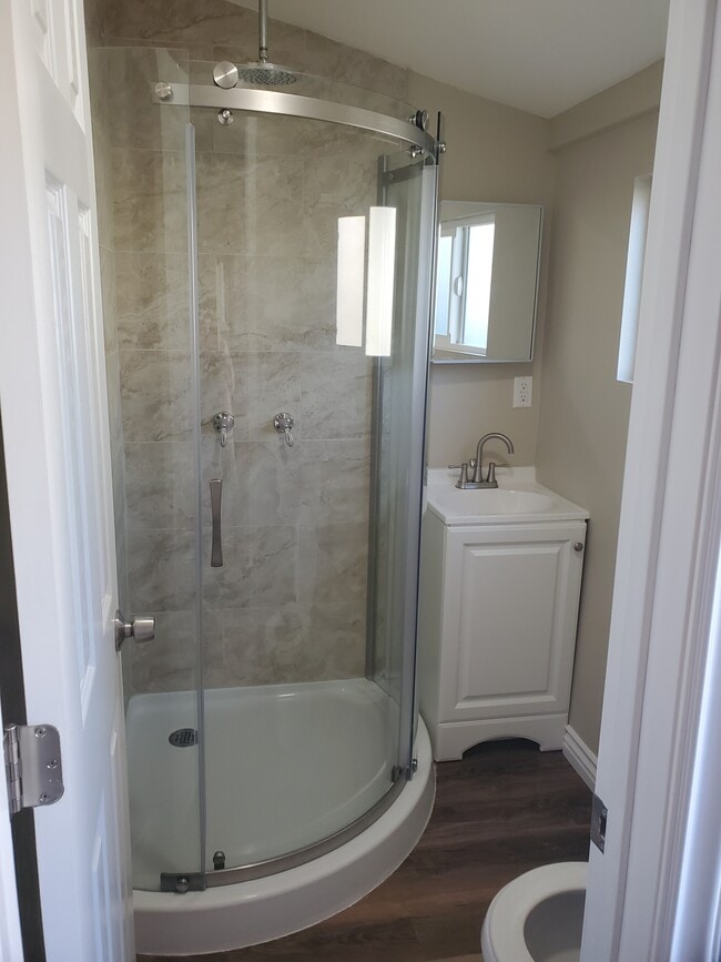 Small Bathroom - 1748 17th St