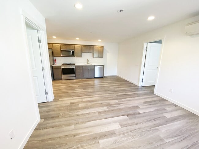 Building Photo - 5111 S 175th St Unit 1 Rental