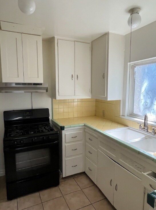 Kitchen storage - 13924 Victory Blvd