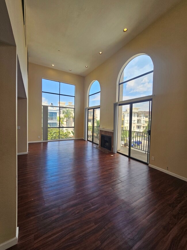 Building Photo - 1150 Granville Ave