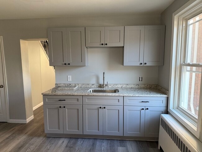 Photo - 526 Selfridge St