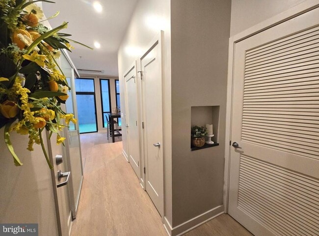 Building Photo - 1320 Fenwick Ln Unit 6