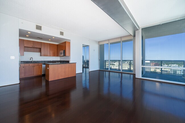 Photo - 150 E Robinson St