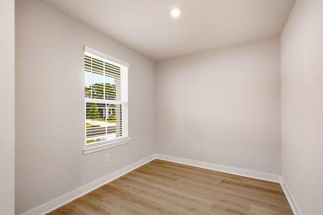 Photo - 2752 Rowyn St