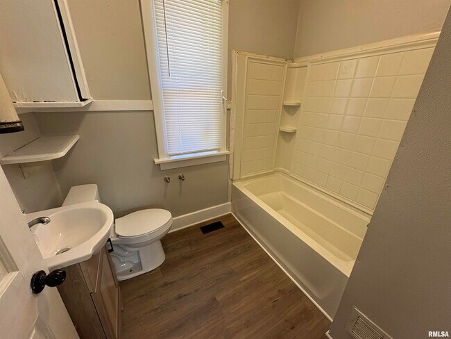 Photo - 1107 W Gilbert Ave
