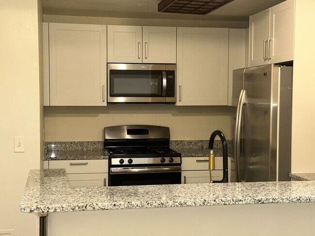 3 Bedroom 2 Bath Winter Garden Townhome with Remodeled Kitchen and a Fenced Backyard!