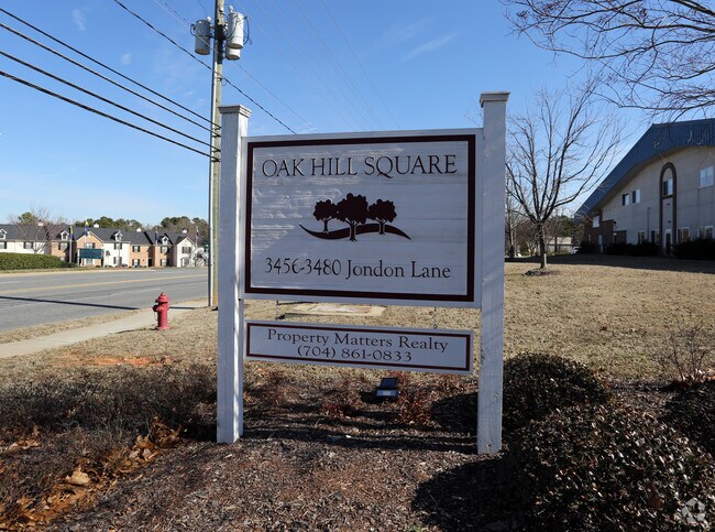 Photo - Oak Hill Square