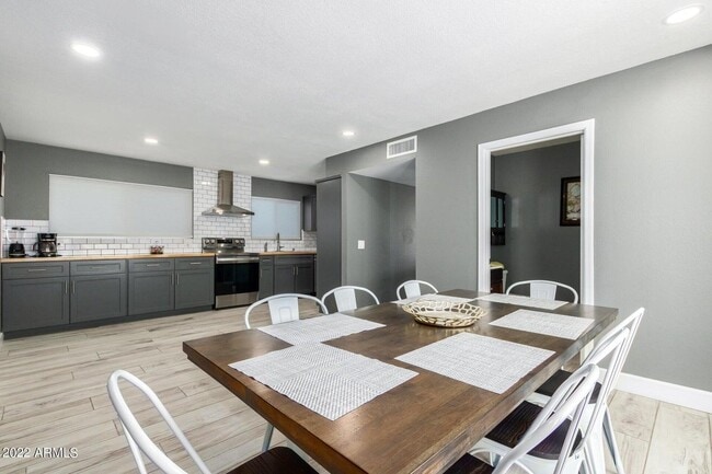 Photo - 1502 E Topeka Dr