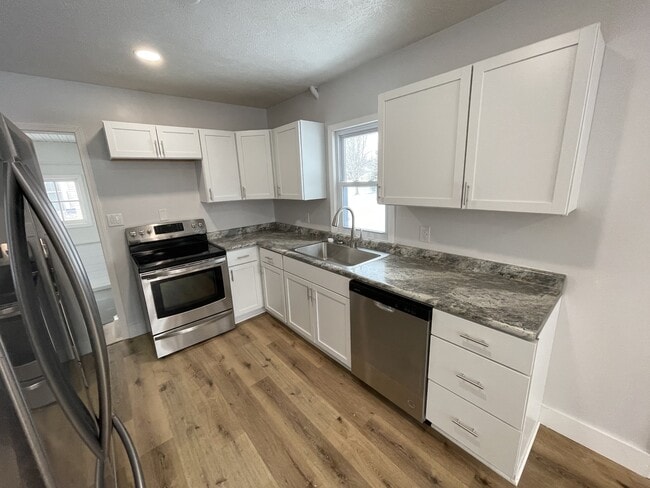 Photo - 218 W 28th St