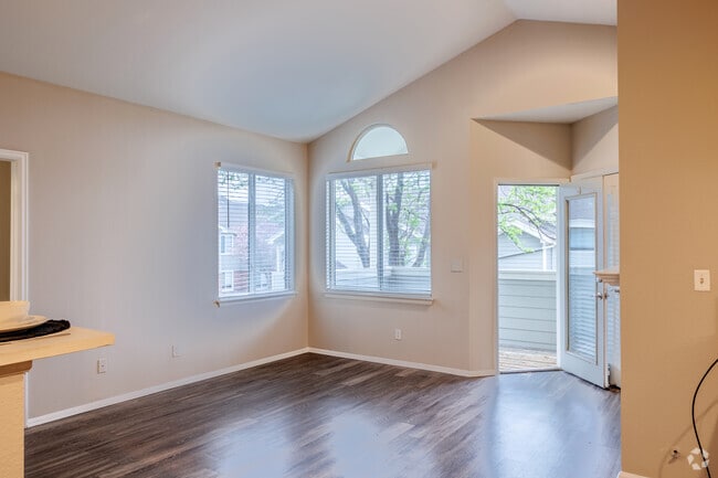 2BR, 2BA - 1,049SF
