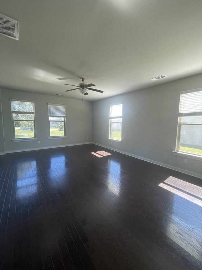 Photo - 3037 Commonwealth Dr