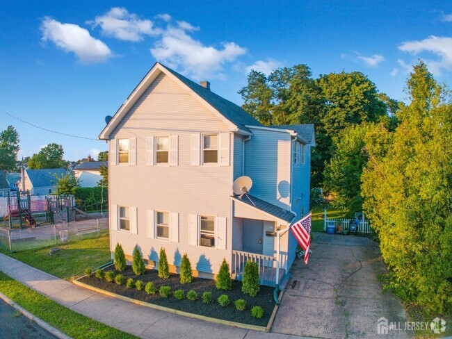 Building Photo - 215 S Pine Ave Unit A Rental