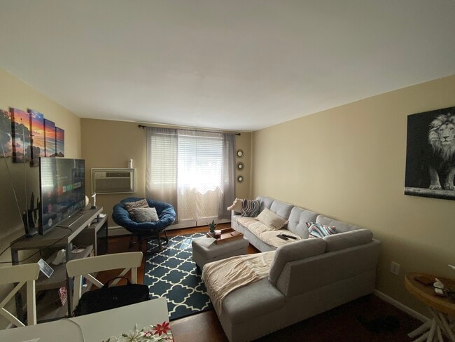 Photo - 400 Governors Dr Unit 22