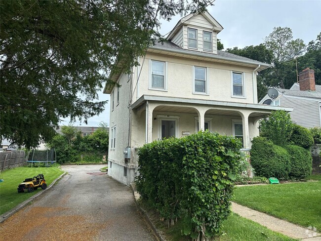 Building Photo - 61 Nassau Ave Unit 1st Fl Rental
