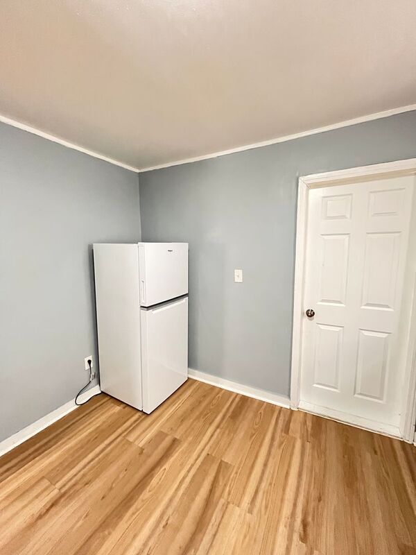 Photo - 8640 Chalmers Ave