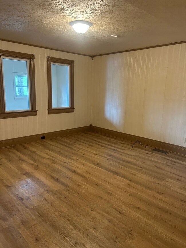 Photo - 1 Bedroom 1 Bathroom House For Rent *With Bonus Room*