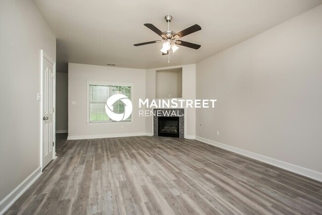 4 Bedroom Pet-Friendly Home in Olive Branch, MS with Main Street Renewal