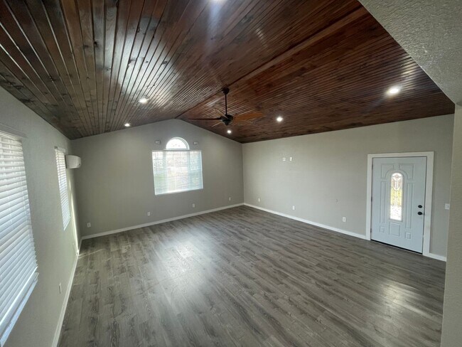 130 Pinyon Ave