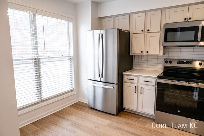 Photo - 128 E 29th St