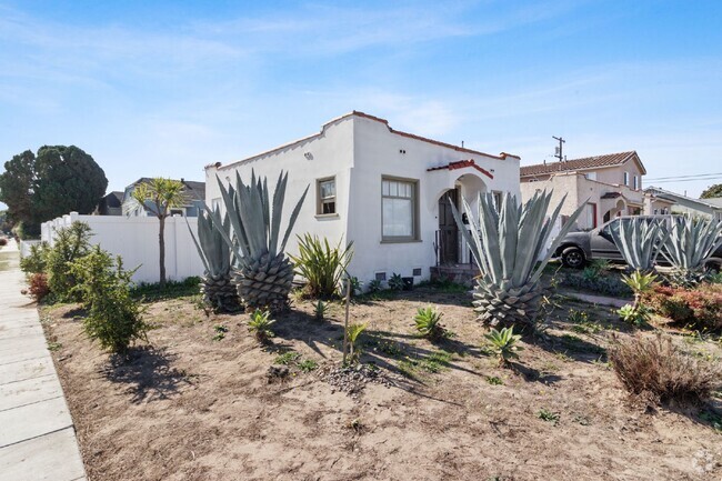 Building Photo - Charming 2-Bedroom Home with Spacious Yard...