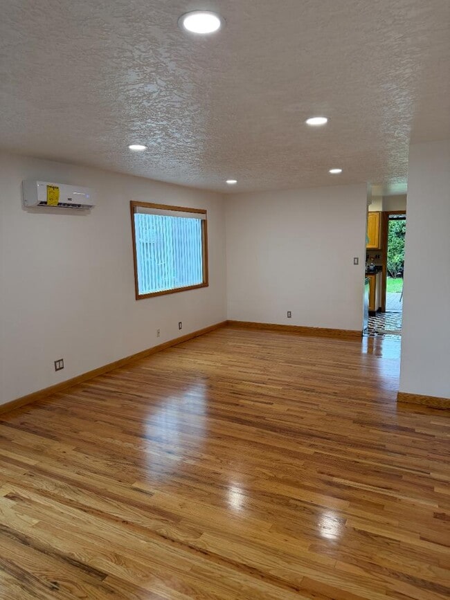 Photo - 1702 Winchell Ave