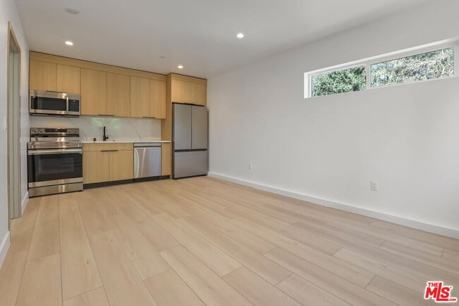 Building Photo - 11010 Hortense St Unit 1/4