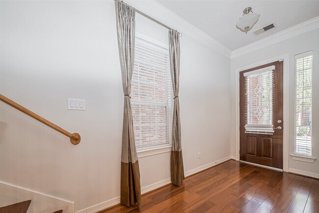 Photo - 1522 Olive Park