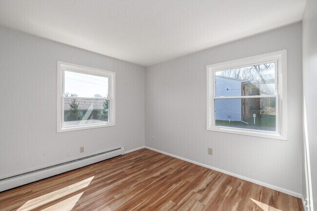 2BR, 1BA - 800SF - Secondary Bedroom