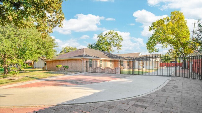 Photo - 902 Ashford Pkwy