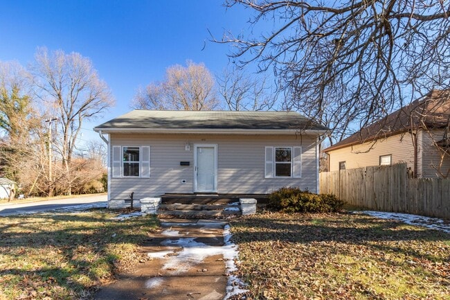 Building Photo - Cozy Home located in Greensboro