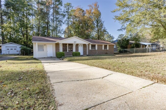 Photo - 617 Wisteria Rd