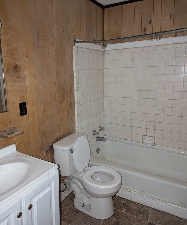 bathroom - 408 Heard Ave Unit A