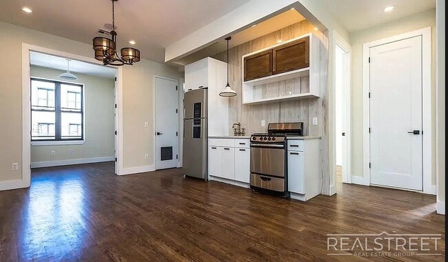 Photo - Stockholm Street Unit 2R